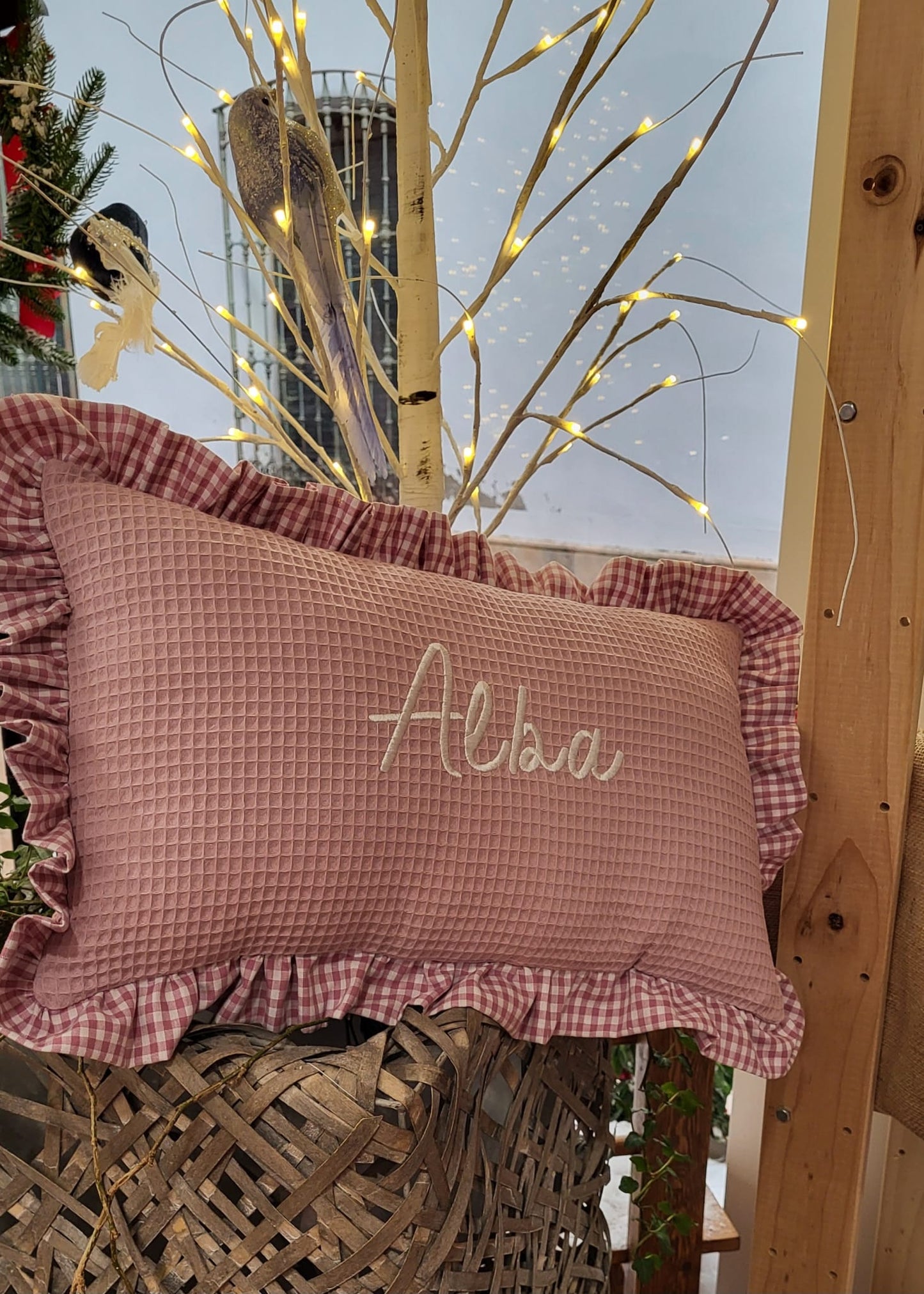 Cojín Personalizado en Tela Waffle con Volante en Vichi Rosa - Tela, telita, tela