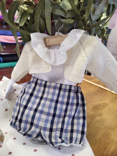 Conjunto de bebé con body de algodón, braguita de lino y chaqueta de punto - Tela, telita, tela