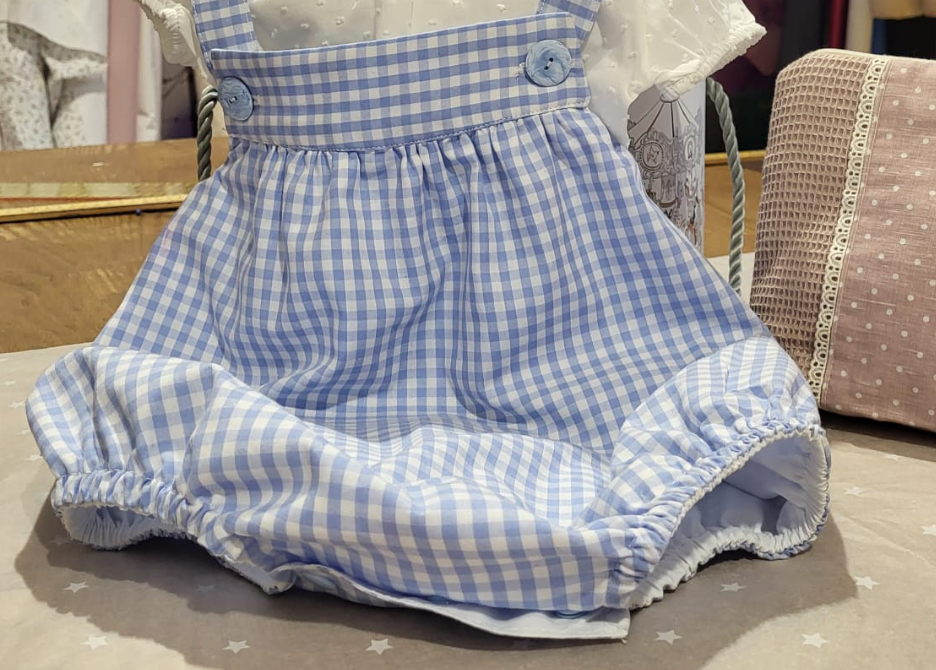 Conjunto de bebe artesanal con camisa de plumeti, ranita de vichy y neceser a juego - Tela, telita, tela